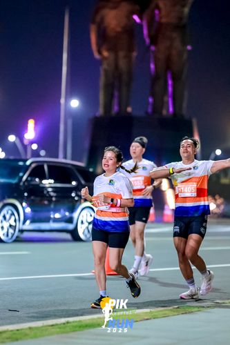 Race photo from PIK NITE RUN 2025