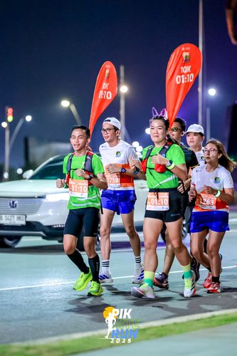 Race photo from PIK NITE RUN 2025