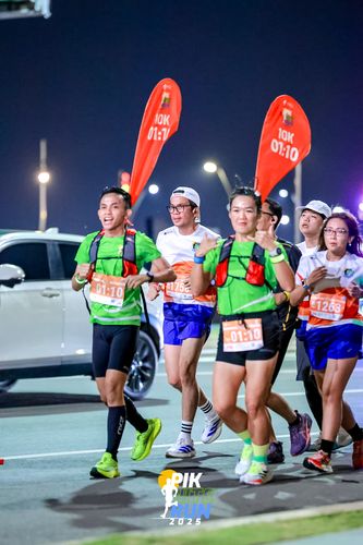 Race photo from PIK NITE RUN 2025