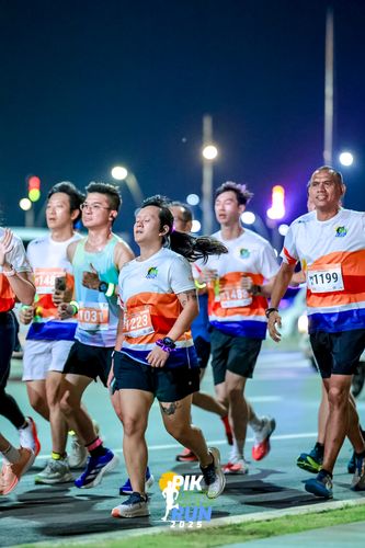 Race photo from PIK NITE RUN 2025
