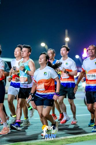 Race photo from PIK NITE RUN 2025