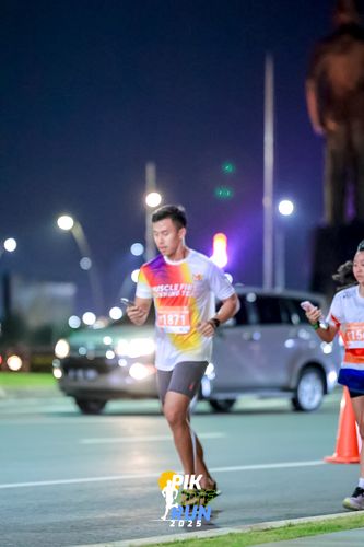 Race photo from PIK NITE RUN 2025