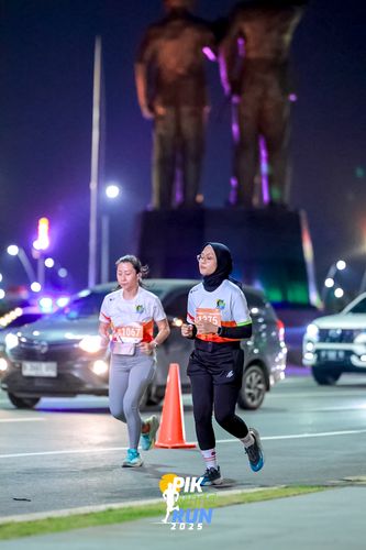 Race photo from PIK NITE RUN 2025