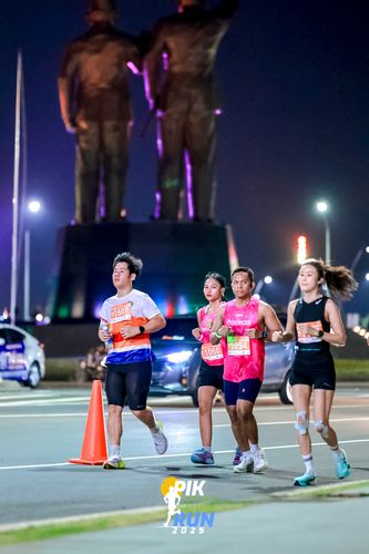 Race photo from PIK NITE RUN 2025