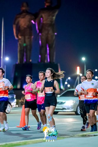 Race photo from PIK NITE RUN 2025