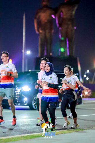 Race photo from PIK NITE RUN 2025