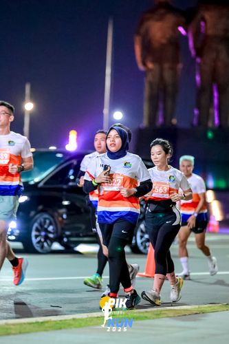 Race photo from PIK NITE RUN 2025