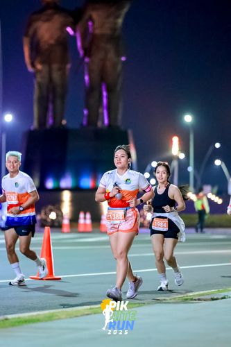 Race photo from PIK NITE RUN 2025