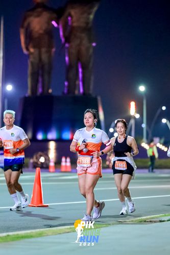 Race photo from PIK NITE RUN 2025