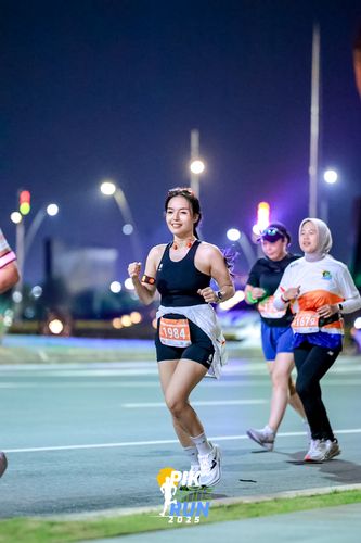 Race photo from PIK NITE RUN 2025