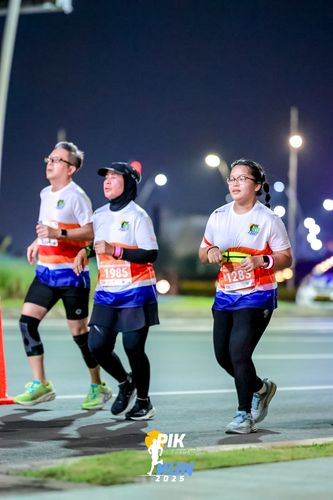 Race photo from PIK NITE RUN 2025