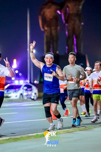 Race photo from PIK NITE RUN 2025