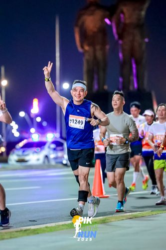 Race photo from PIK NITE RUN 2025