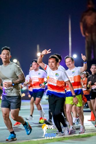 Race photo from PIK NITE RUN 2025
