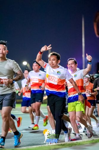 Race photo from PIK NITE RUN 2025