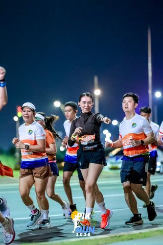 Race photo from PIK NITE RUN 2025