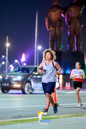 Race photo from PIK NITE RUN 2025