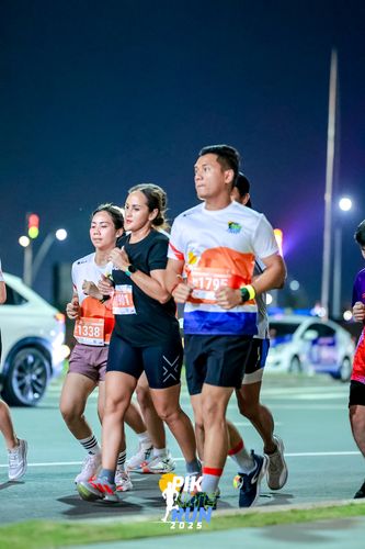 Race photo from PIK NITE RUN 2025
