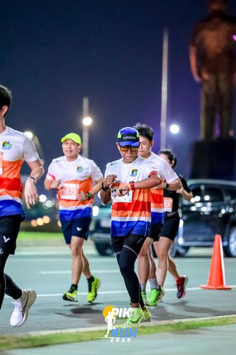 Race photo from PIK NITE RUN 2025