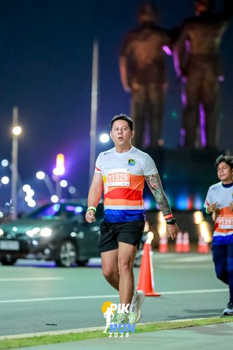 Race photo from PIK NITE RUN 2025