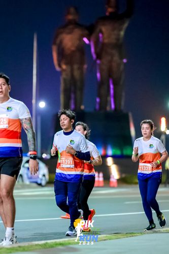 Race photo from PIK NITE RUN 2025