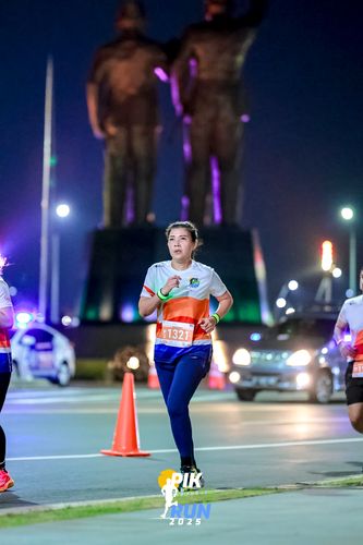 Race photo from PIK NITE RUN 2025