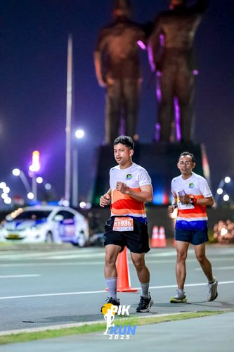 Race photo from PIK NITE RUN 2025