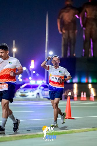 Race photo from PIK NITE RUN 2025