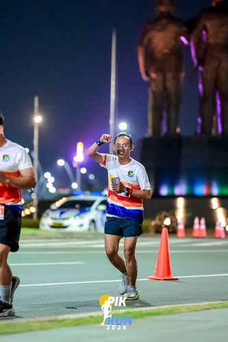 Race photo from PIK NITE RUN 2025