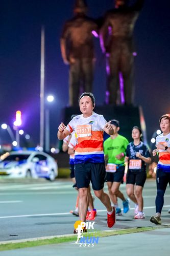 Race photo from PIK NITE RUN 2025