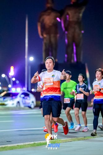 Race photo from PIK NITE RUN 2025
