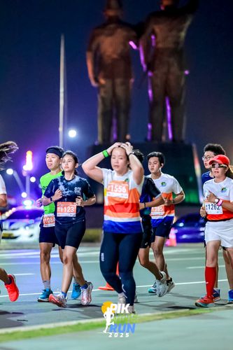 Race photo from PIK NITE RUN 2025