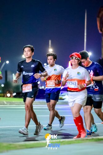 Race photo from PIK NITE RUN 2025