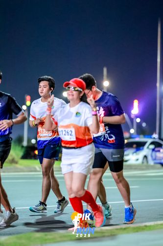 Race photo from PIK NITE RUN 2025