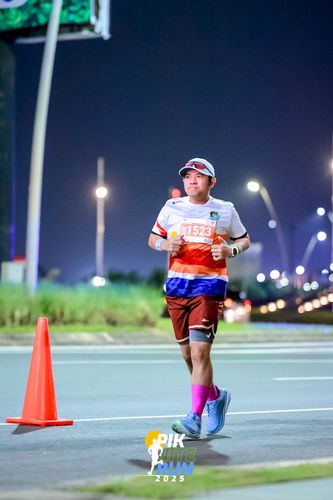 Race photo from PIK NITE RUN 2025