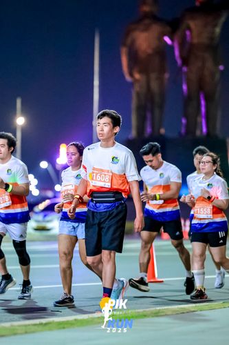Race photo from PIK NITE RUN 2025