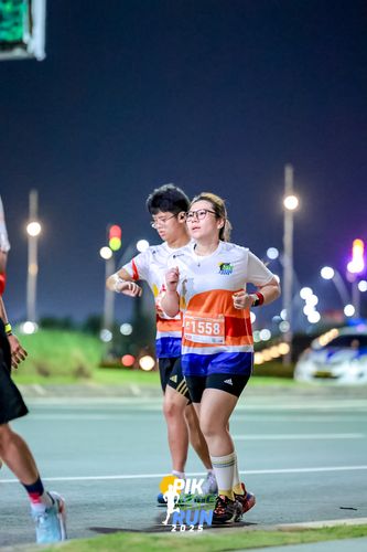 Race photo from PIK NITE RUN 2025
