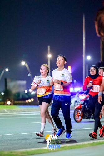 Race photo from PIK NITE RUN 2025