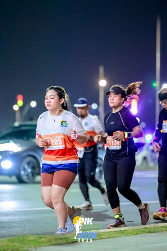 Race photo from PIK NITE RUN 2025