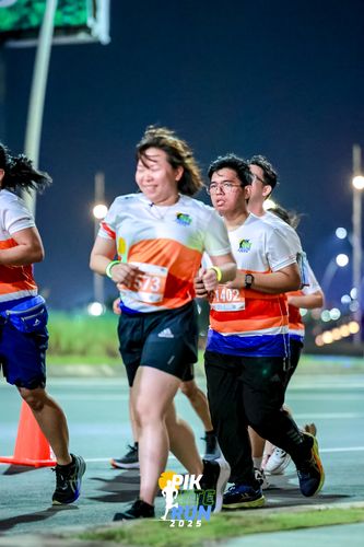 Race photo from PIK NITE RUN 2025