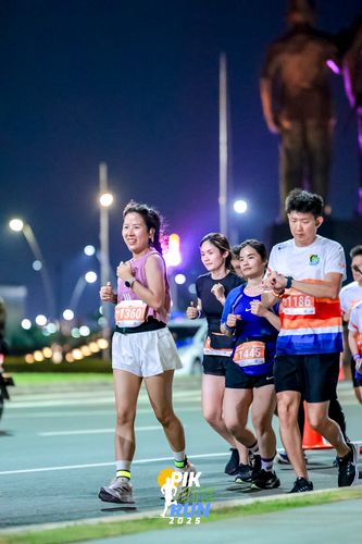 Race photo from PIK NITE RUN 2025