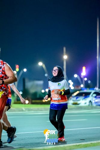Race photo from PIK NITE RUN 2025