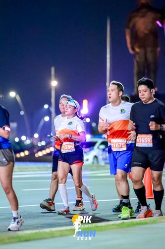 Race photo from PIK NITE RUN 2025