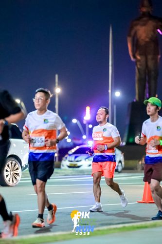 Race photo from PIK NITE RUN 2025