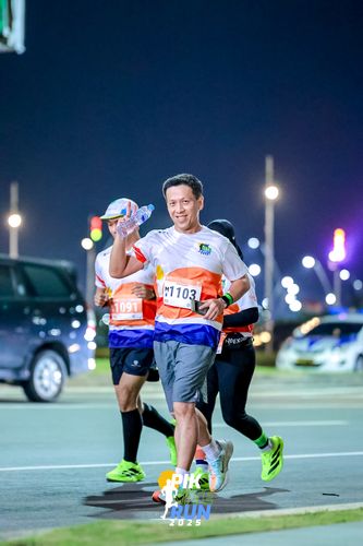 Race photo from PIK NITE RUN 2025
