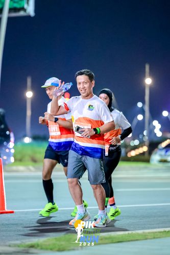 Race photo from PIK NITE RUN 2025