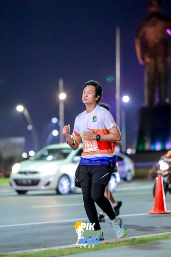 Race photo from PIK NITE RUN 2025