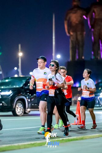 Race photo from PIK NITE RUN 2025