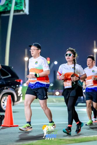 Race photo from PIK NITE RUN 2025