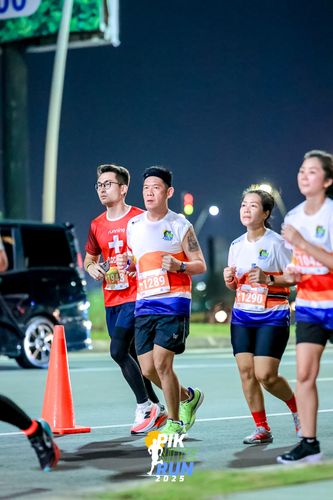 Race photo from PIK NITE RUN 2025